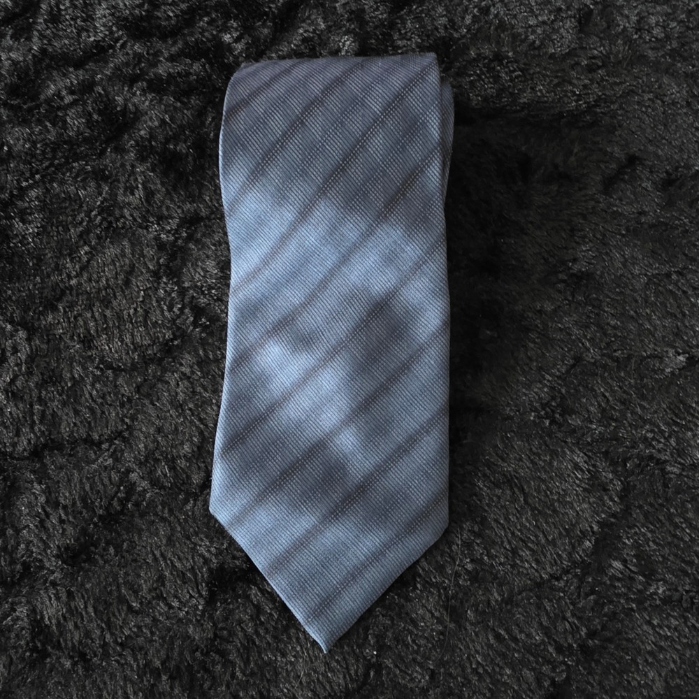 DKNY Mens Blue Stripe Necktie Imported Silk Classic Formal Business Wear Tie